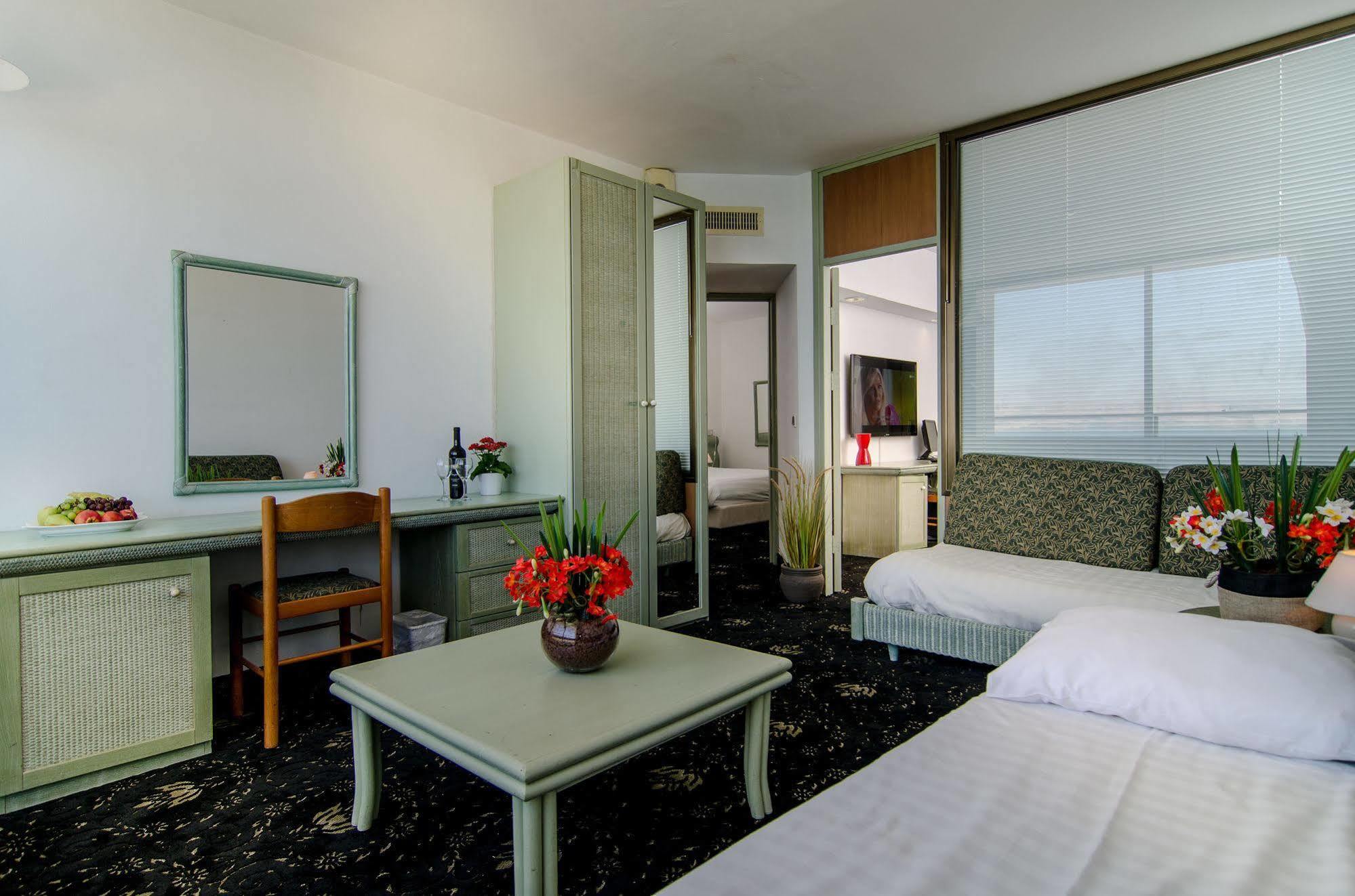 Club Hotel Tiberias - Suites Hotel Exterior foto